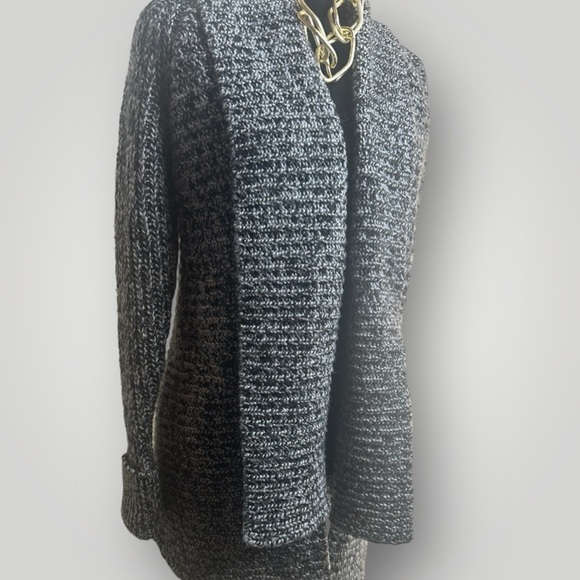 Brand: Express, black/white knitted sweater, size: L - Picture 3 of 10